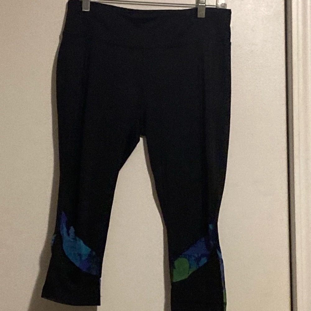 Mesh Panel Capri Leggings